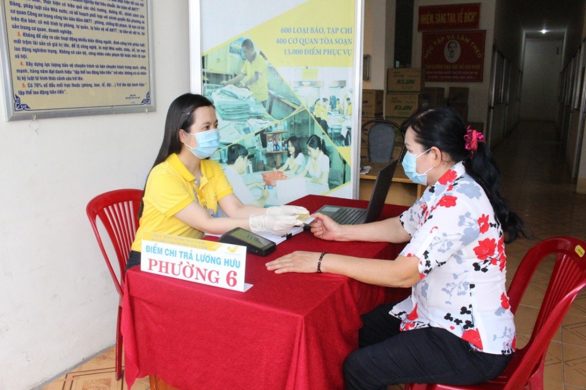 Bảo hiểm xã hội thành phố Hà Nội và Bưu điện thành phố vừa lên phương án chi trả lương hưu