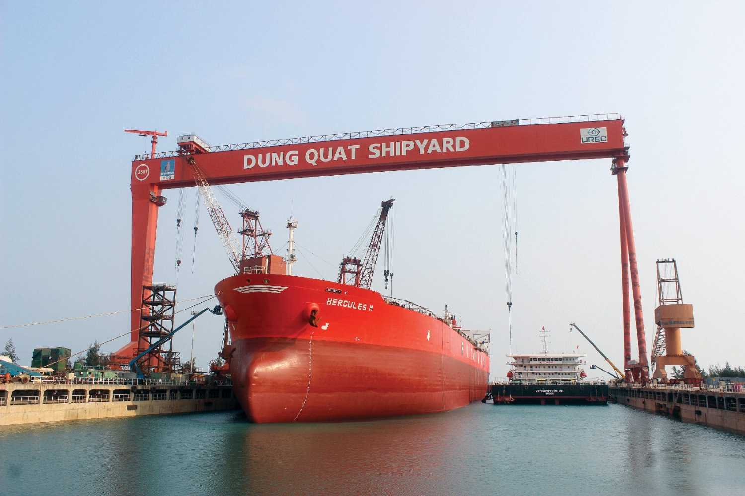 Cty công nghiệp tàu thủy Dung Quất (DQS) lỗ lũy kế hơn 3.700 tỷ đồng